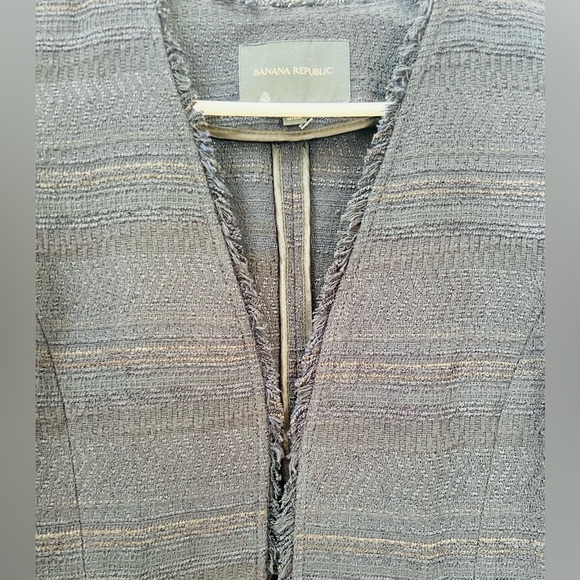 Stunning like new Banana Republic blazer size 2 in black - Picture 2 of 8